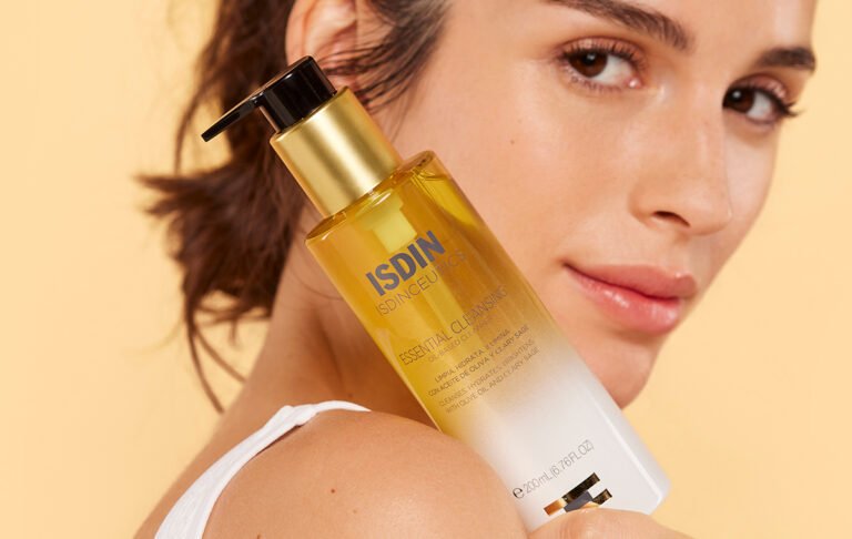 How To Use Cleansing Oil In Your Skincare Routine (and