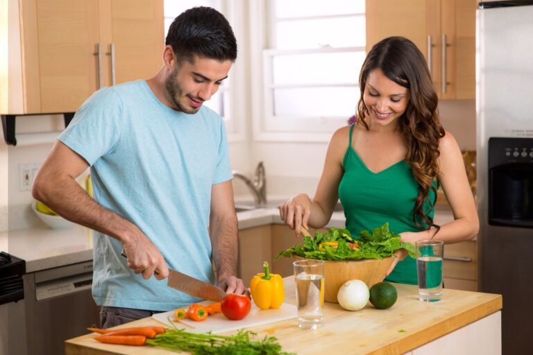 Couples' Shared Eating Habits Influence Pregnancy Weight Gain, Study Finds