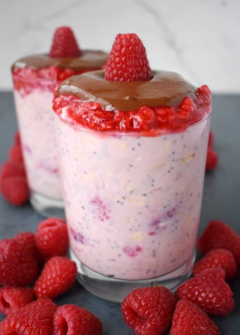 Chocolate Raspberry Overnight Oats | The Criticism Of Nutritionists