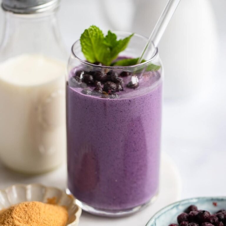 Delicious Hormone Balancing Smoothie (5 Minutes Recipe!)
