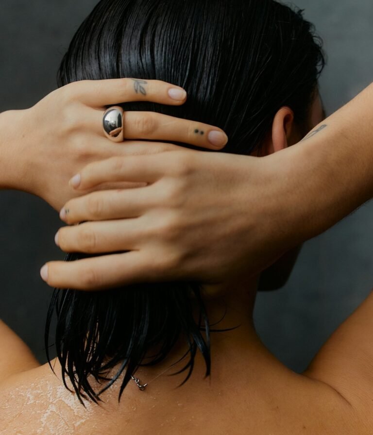 Can The "dark Shower" Reduce Stress And Improve Sleep?
