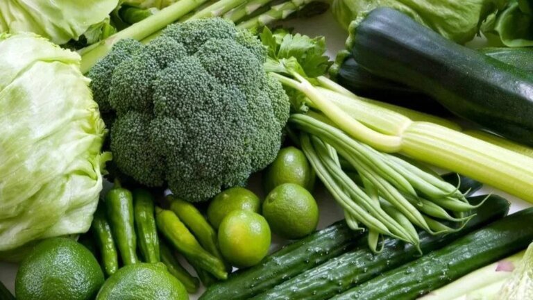 Greens That Make You Glow: The Detox Hormone Connection